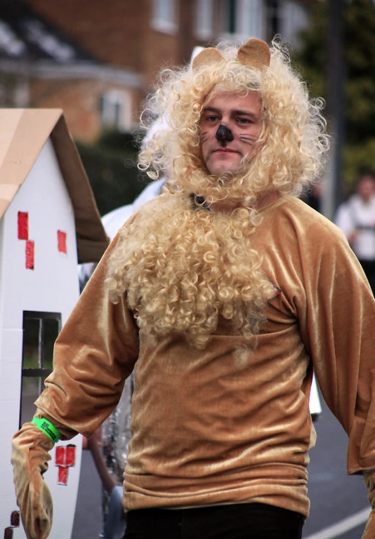 Photo 5 from the 2010 Windlesham Boxing Day Pram Race