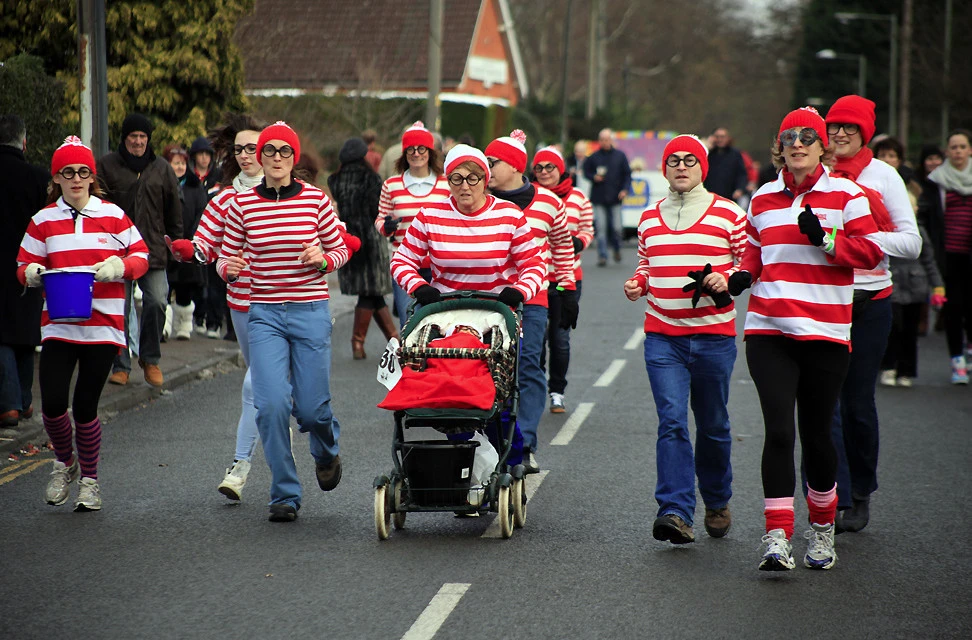 Photo 6 from the 2010 Windlesham Boxing Day Pram Race
