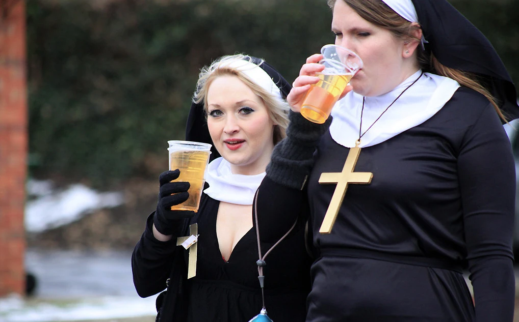 Photo 11 from the 2010 Windlesham Boxing Day Pram Race