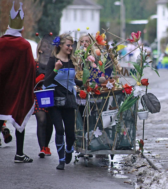 Photo 14 from the 2010 Windlesham Boxing Day Pram Race