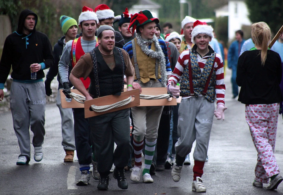 Photo 18 from the 2010 Windlesham Boxing Day Pram Race