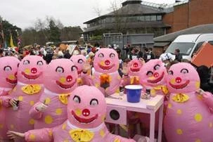 Photo 1 from the 2011 Windlesham Boxing Day Pram Race