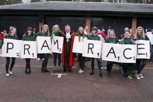 Photo 2 from the 2011 Windlesham Boxing Day Pram Race