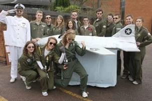 Photo 9 from the 2011 Windlesham Boxing Day Pram Race