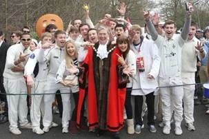 Photo 13 from the 2011 Windlesham Boxing Day Pram Race