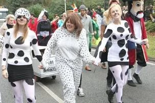 Photo 18 from the 2011 Windlesham Boxing Day Pram Race