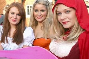 Photo 8 from the 2012 Windlesham Boxing Day Pram Race
