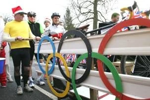 Photo 18 from the 2012 Windlesham Boxing Day Pram Race