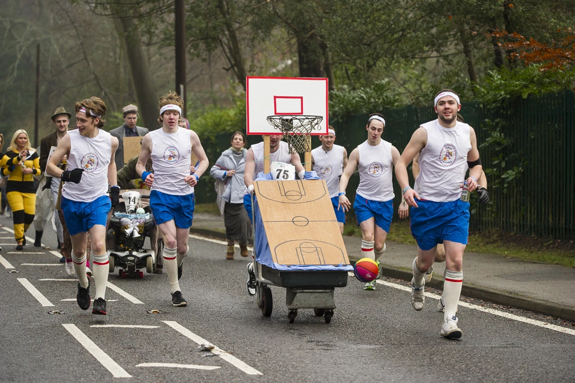 Photo 3 from the 2013 Windlesham Boxing Day Pram Race