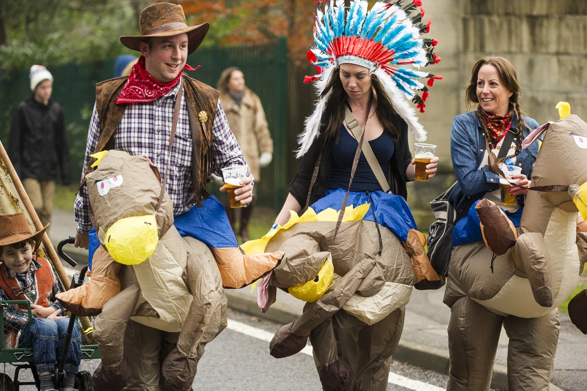 Photo 4 from the 2013 Windlesham Boxing Day Pram Race