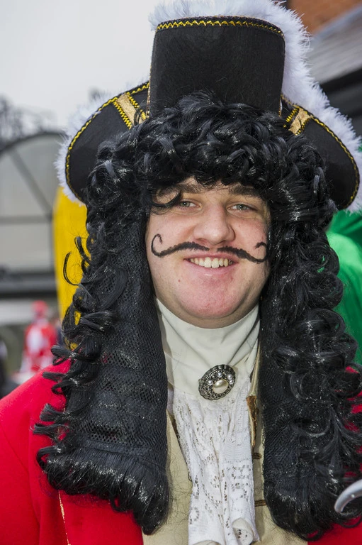 Photo 5 from the 2013 Windlesham Boxing Day Pram Race