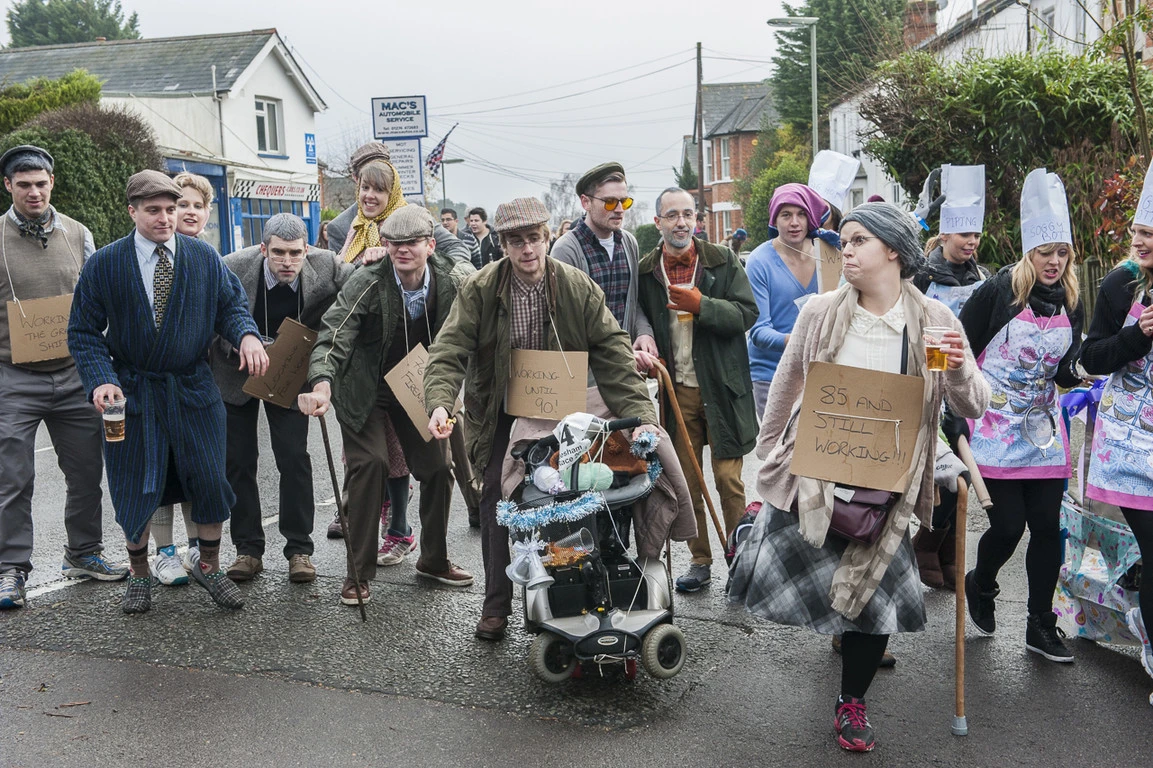 Photo 10 from the 2013 Windlesham Boxing Day Pram Race