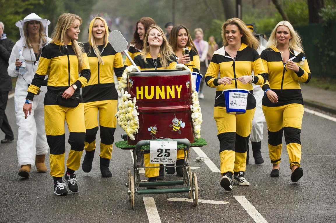 Photo 13 from the 2013 Windlesham Boxing Day Pram Race