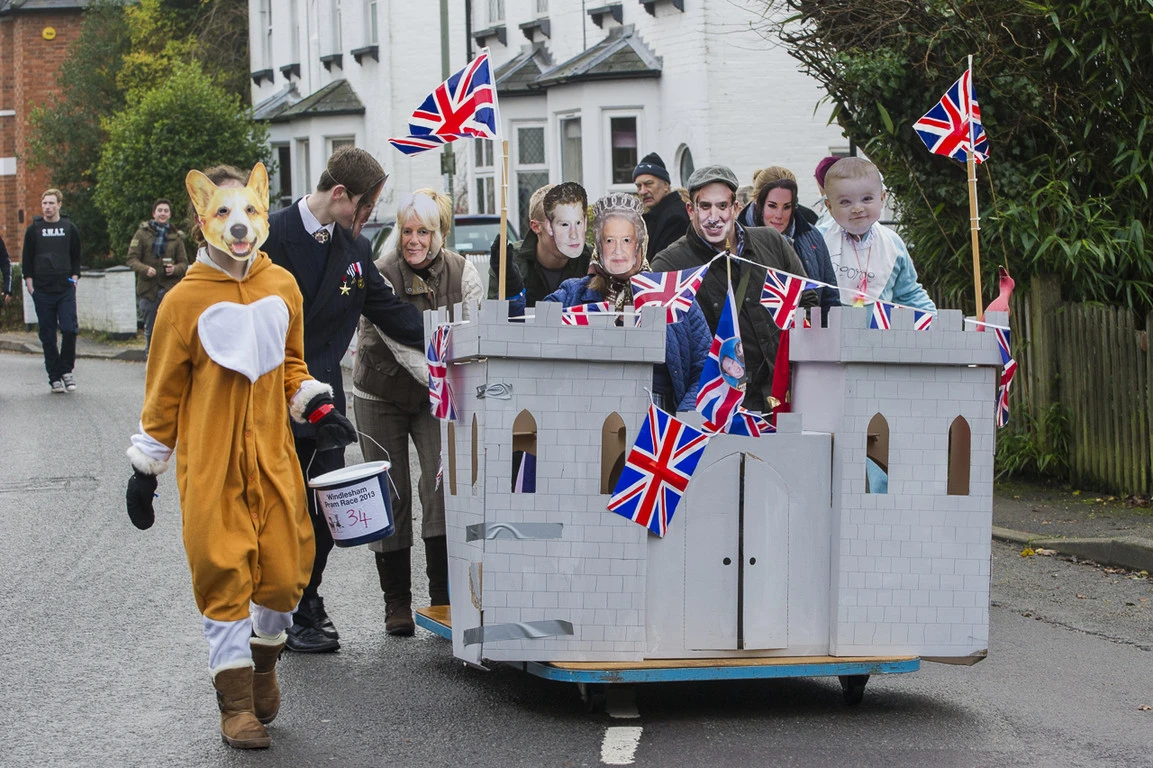 Photo 14 from the 2013 Windlesham Boxing Day Pram Race