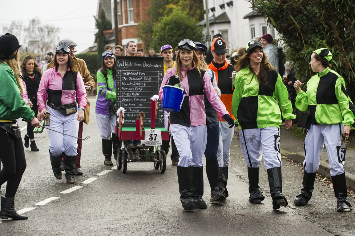 Photo 17 from the 2013 Windlesham Boxing Day Pram Race