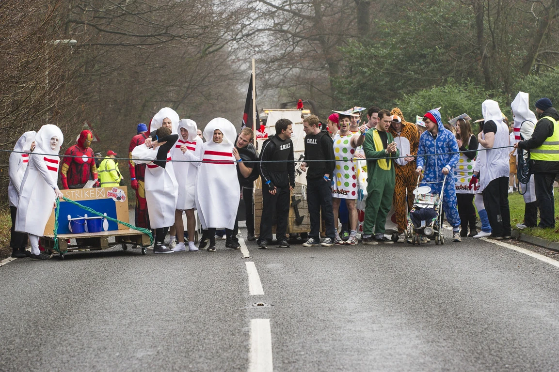 Photo 19 from the 2013 Windlesham Boxing Day Pram Race