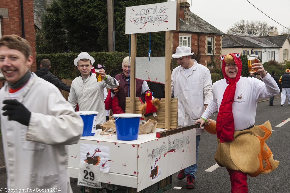 Photo 3 from the 2014 Windlesham Boxing Day Pram Race