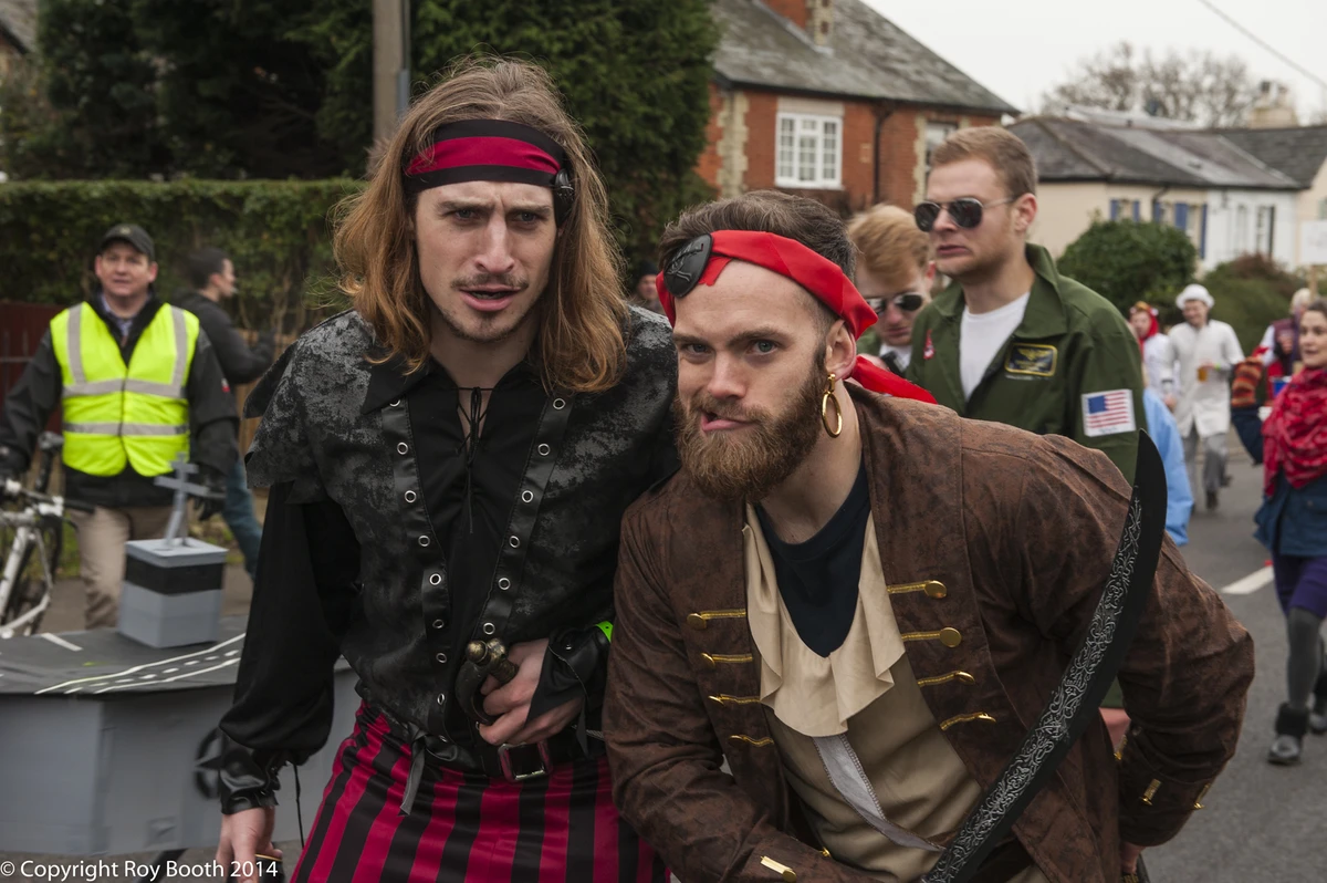 Photo 4 from the 2014 Windlesham Boxing Day Pram Race