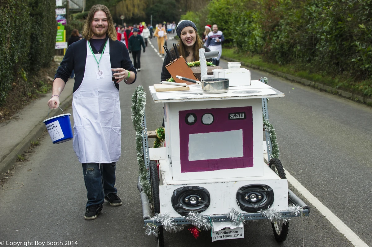 Photo 6 from the 2014 Windlesham Boxing Day Pram Race