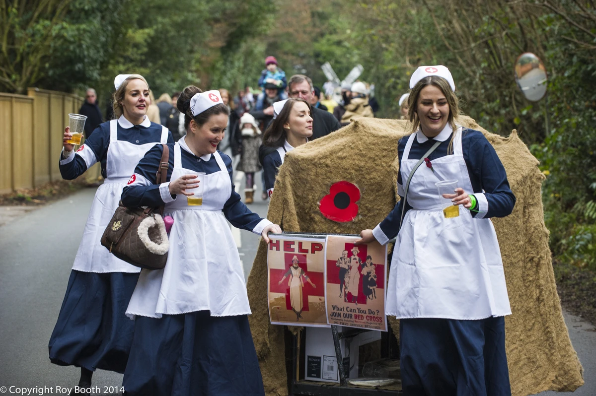 Photo 8 from the 2014 Windlesham Boxing Day Pram Race