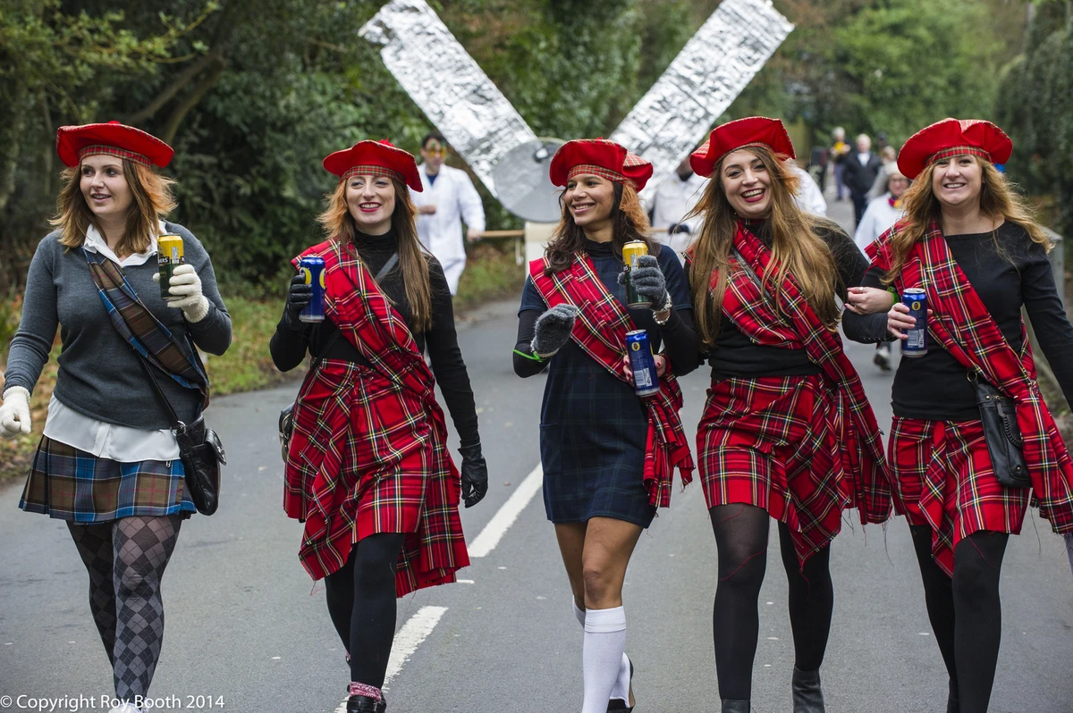 Photo 10 from the 2014 Windlesham Boxing Day Pram Race