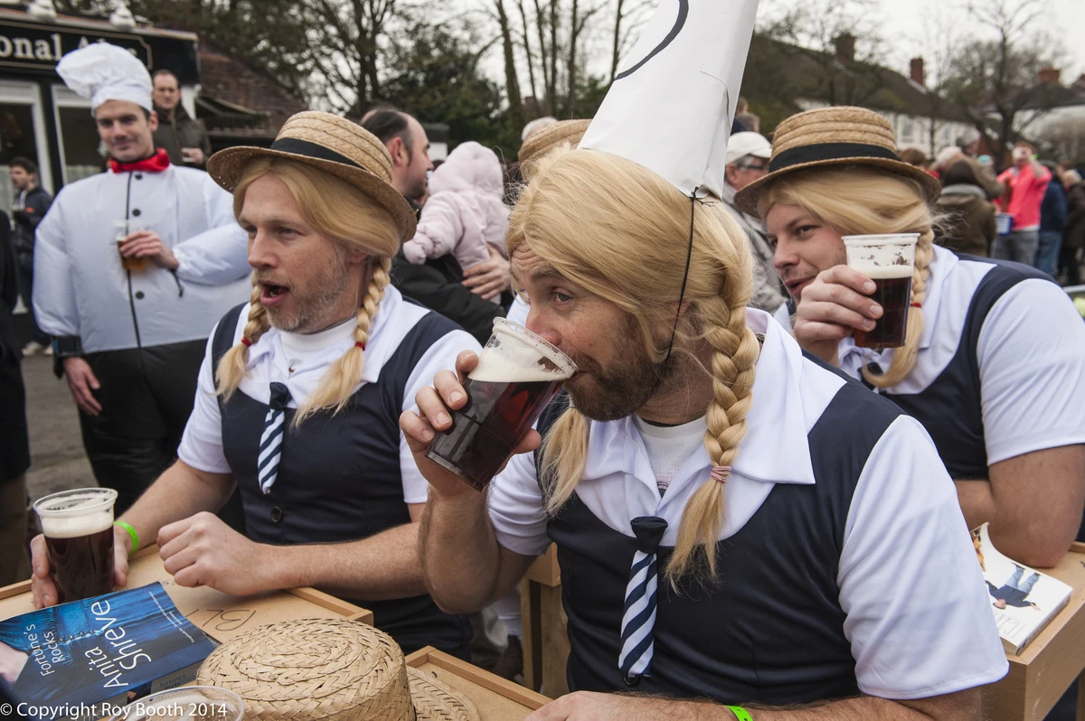 Photo 11 from the 2014 Windlesham Boxing Day Pram Race