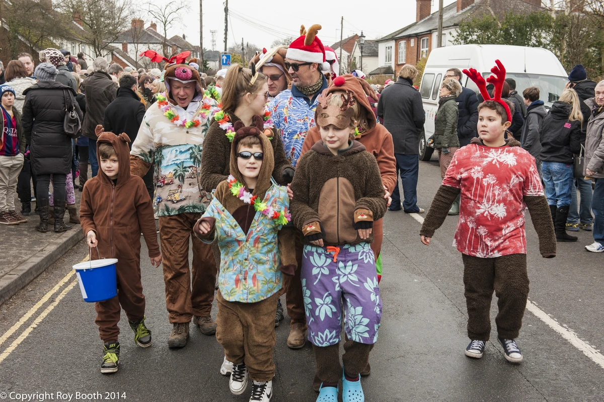 Photo 13 from the 2014 Windlesham Boxing Day Pram Race