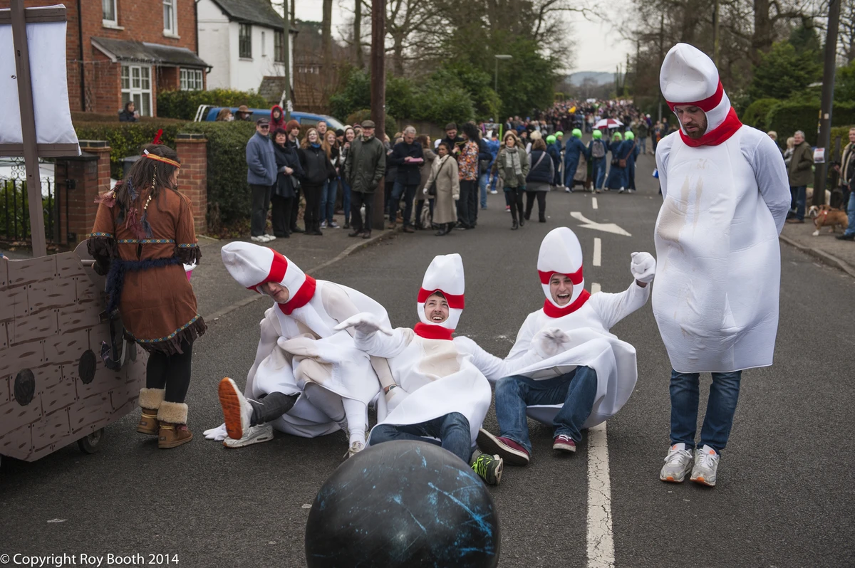 Photo 17 from the 2014 Windlesham Boxing Day Pram Race