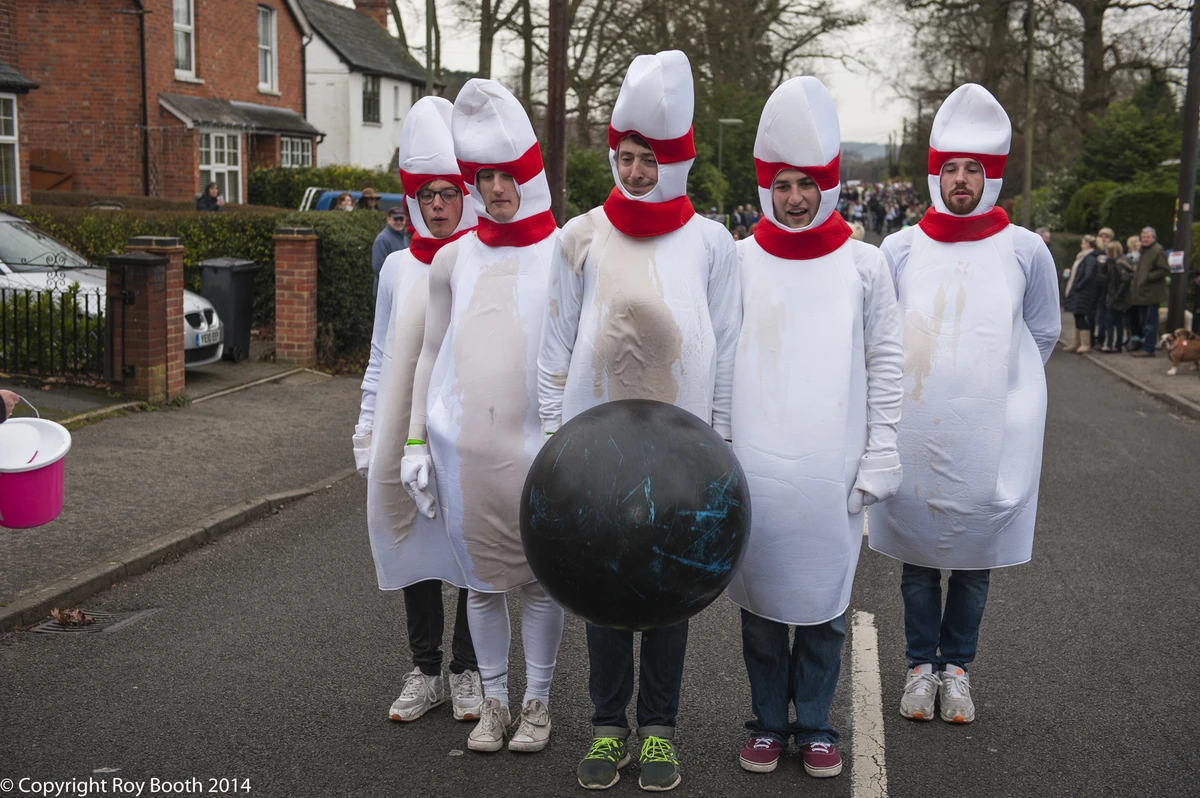 Photo 18 from the 2014 Windlesham Boxing Day Pram Race