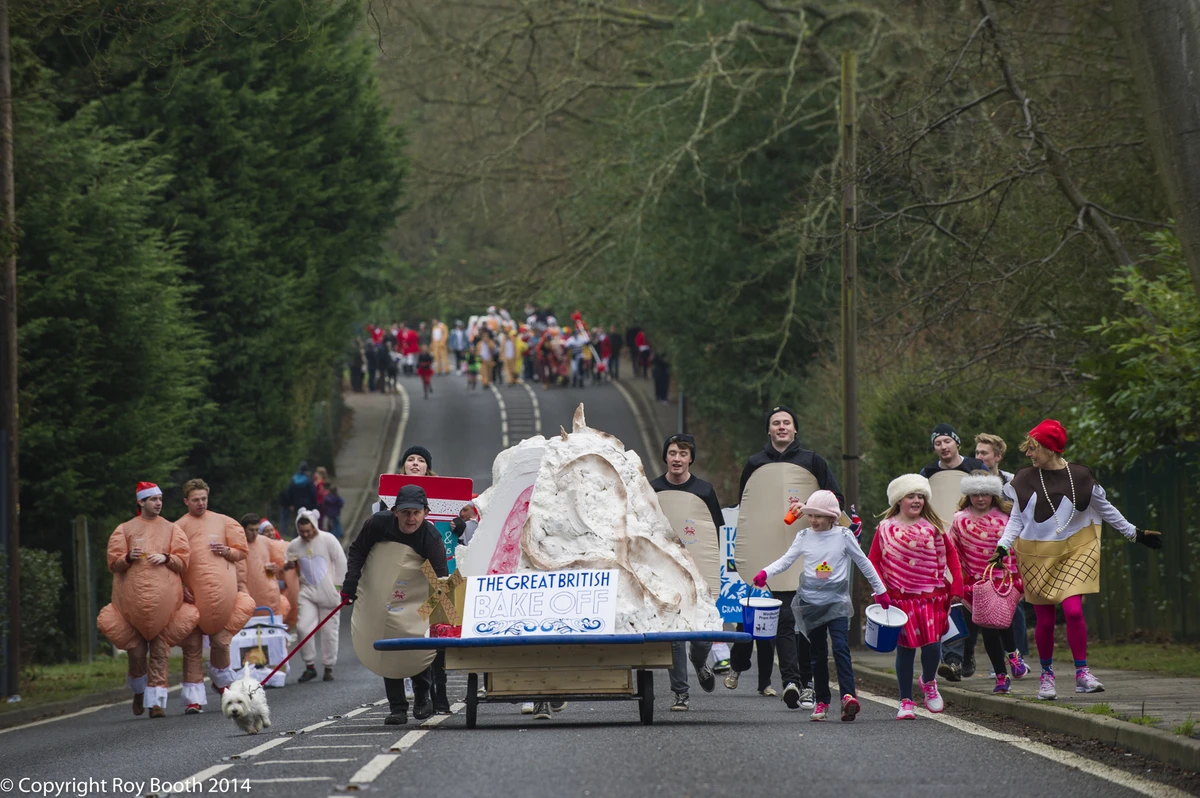 Photo 23 from the 2014 Windlesham Boxing Day Pram Race
