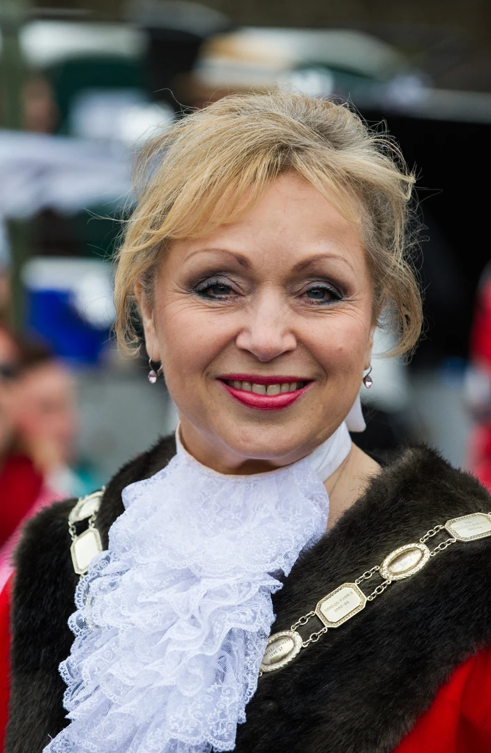 Photo 3 from the 2015 Windlesham Boxing Day Pram Race
