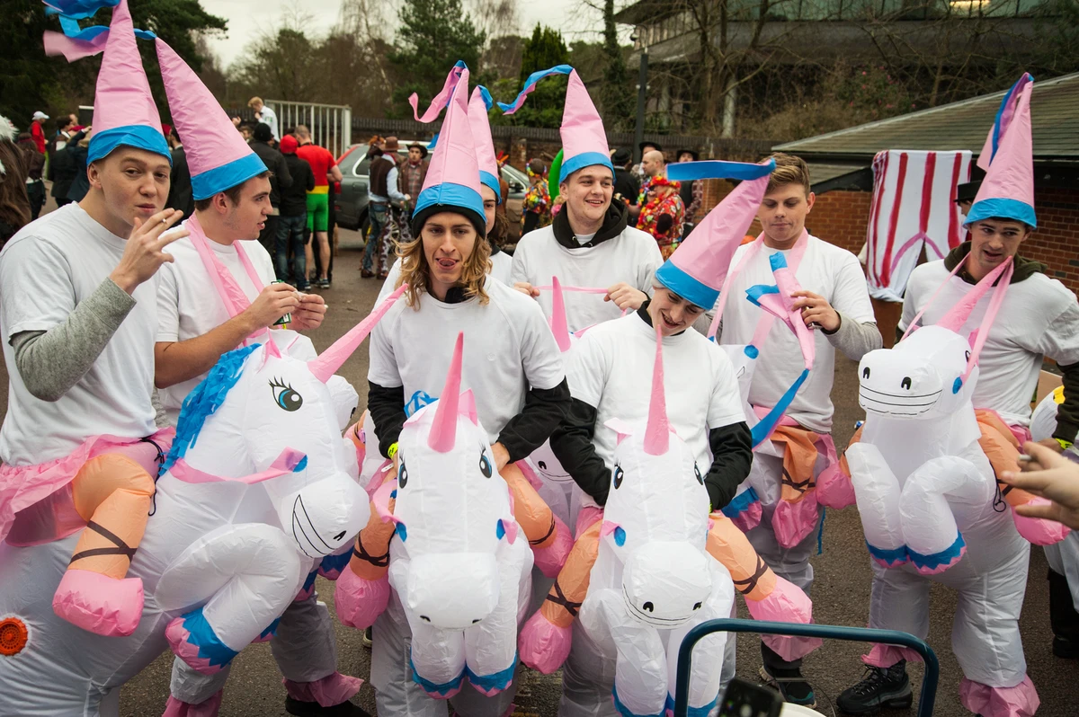 Photo 4 from the 2015 Windlesham Boxing Day Pram Race