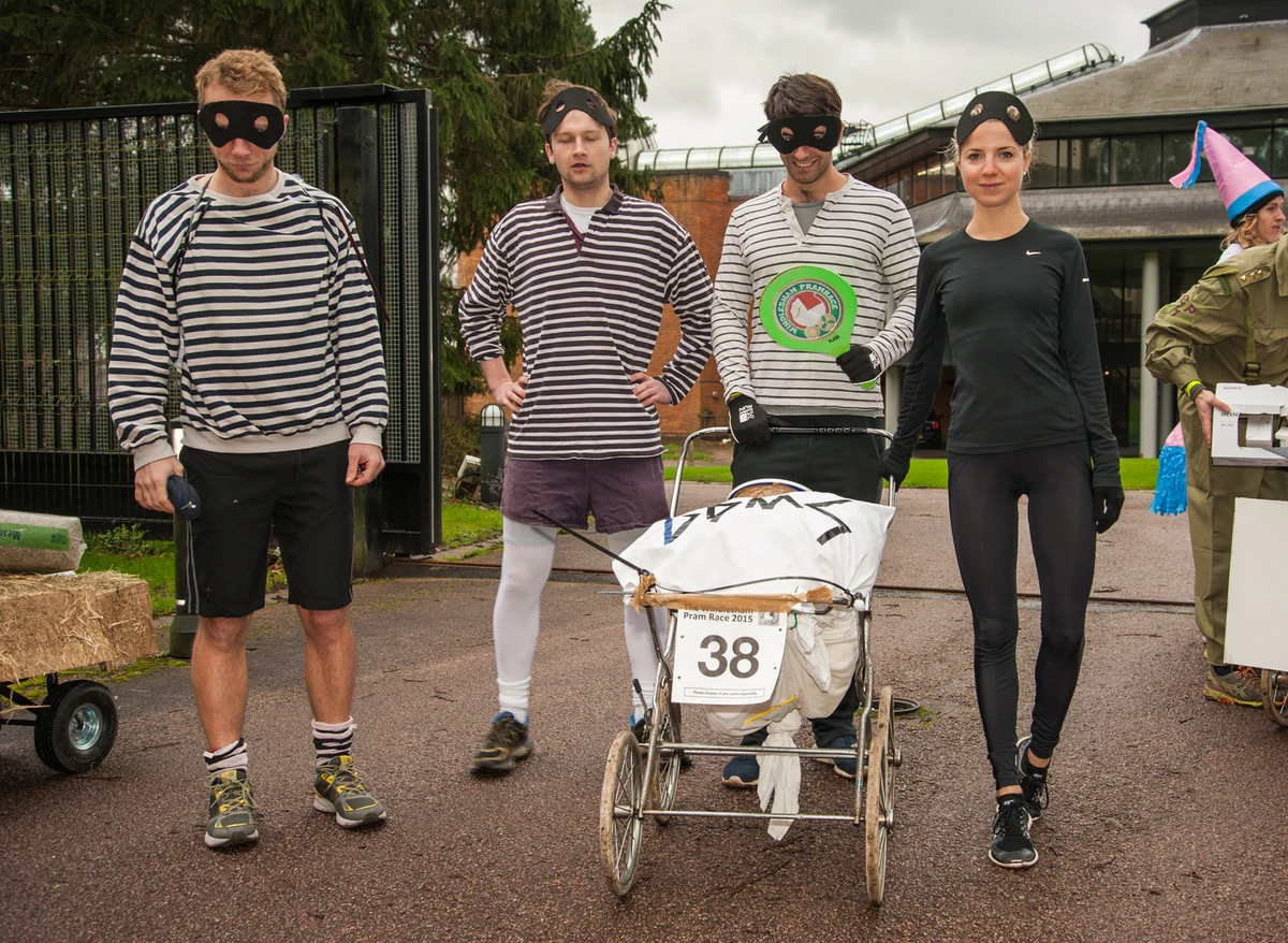 Photo 9 from the 2015 Windlesham Boxing Day Pram Race