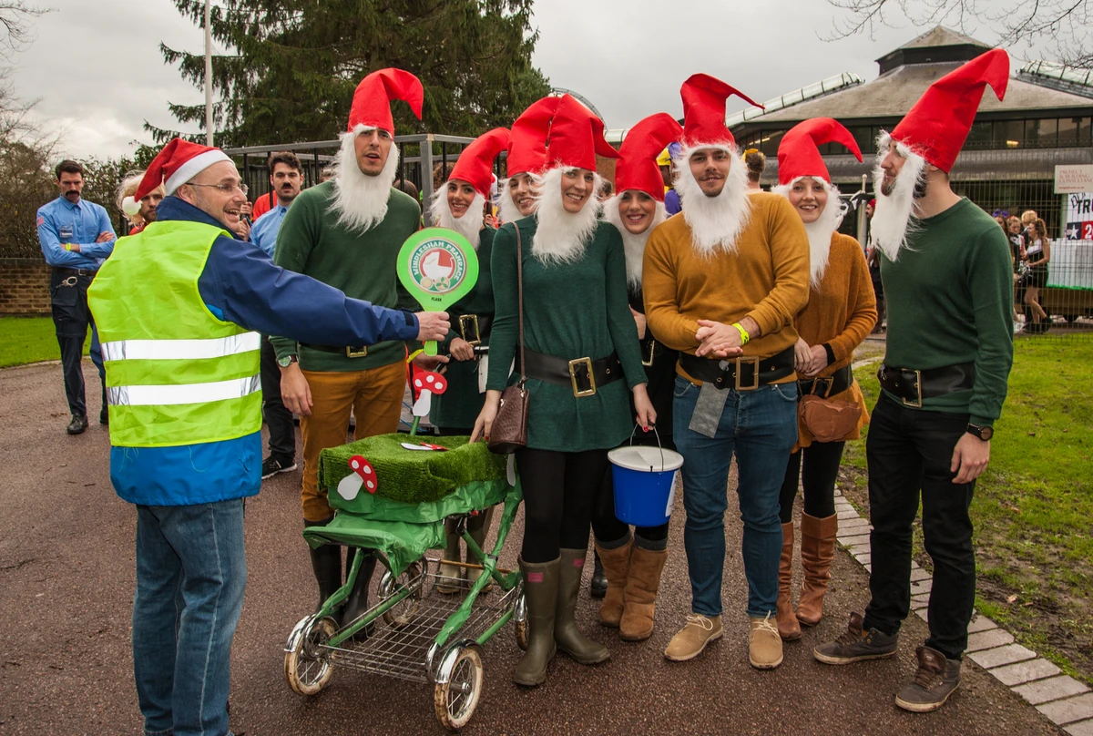 Photo 15 from the 2015 Windlesham Boxing Day Pram Race