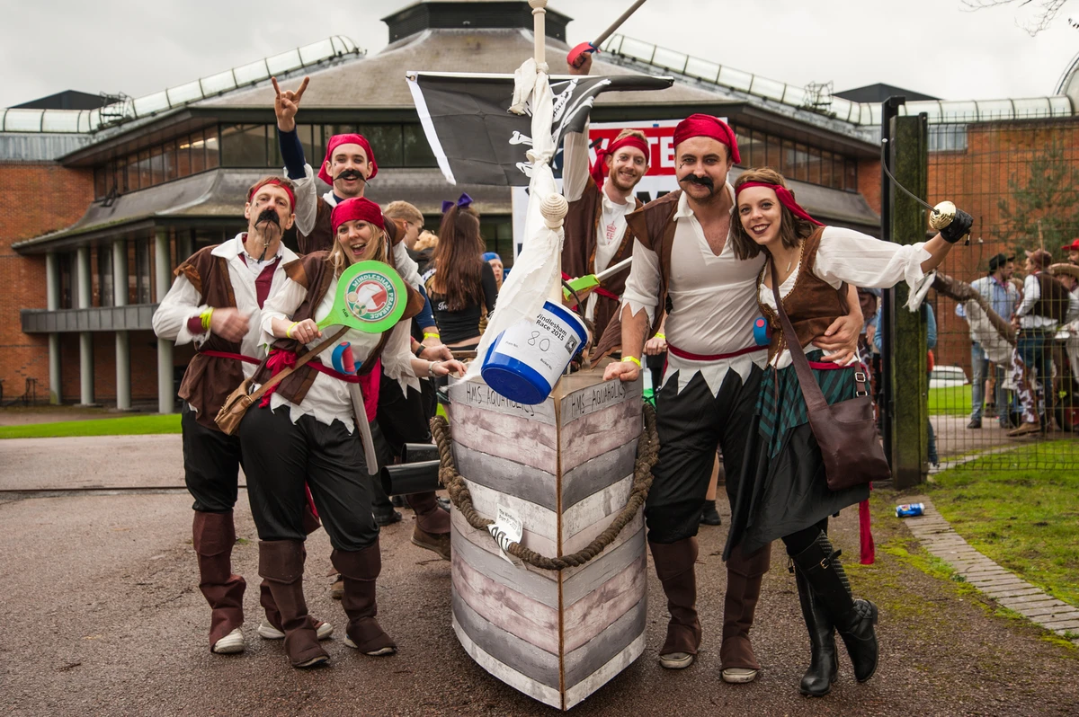 Photo 18 from the 2015 Windlesham Boxing Day Pram Race