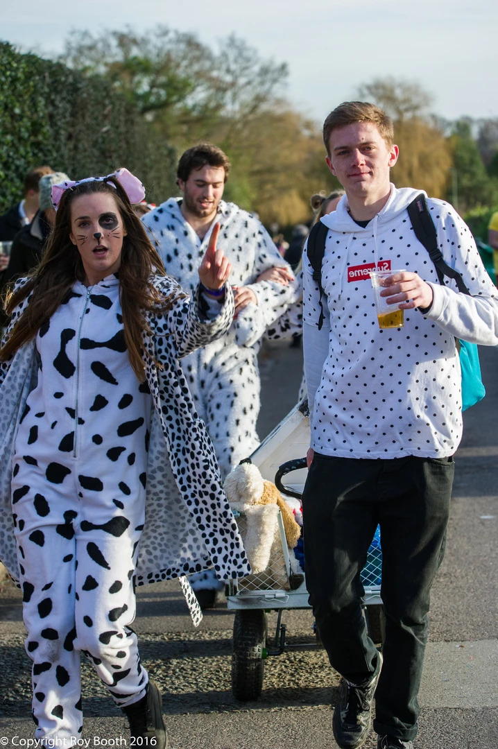 Photo 5 from the 2016 Windlesham Boxing Day Pram Race
