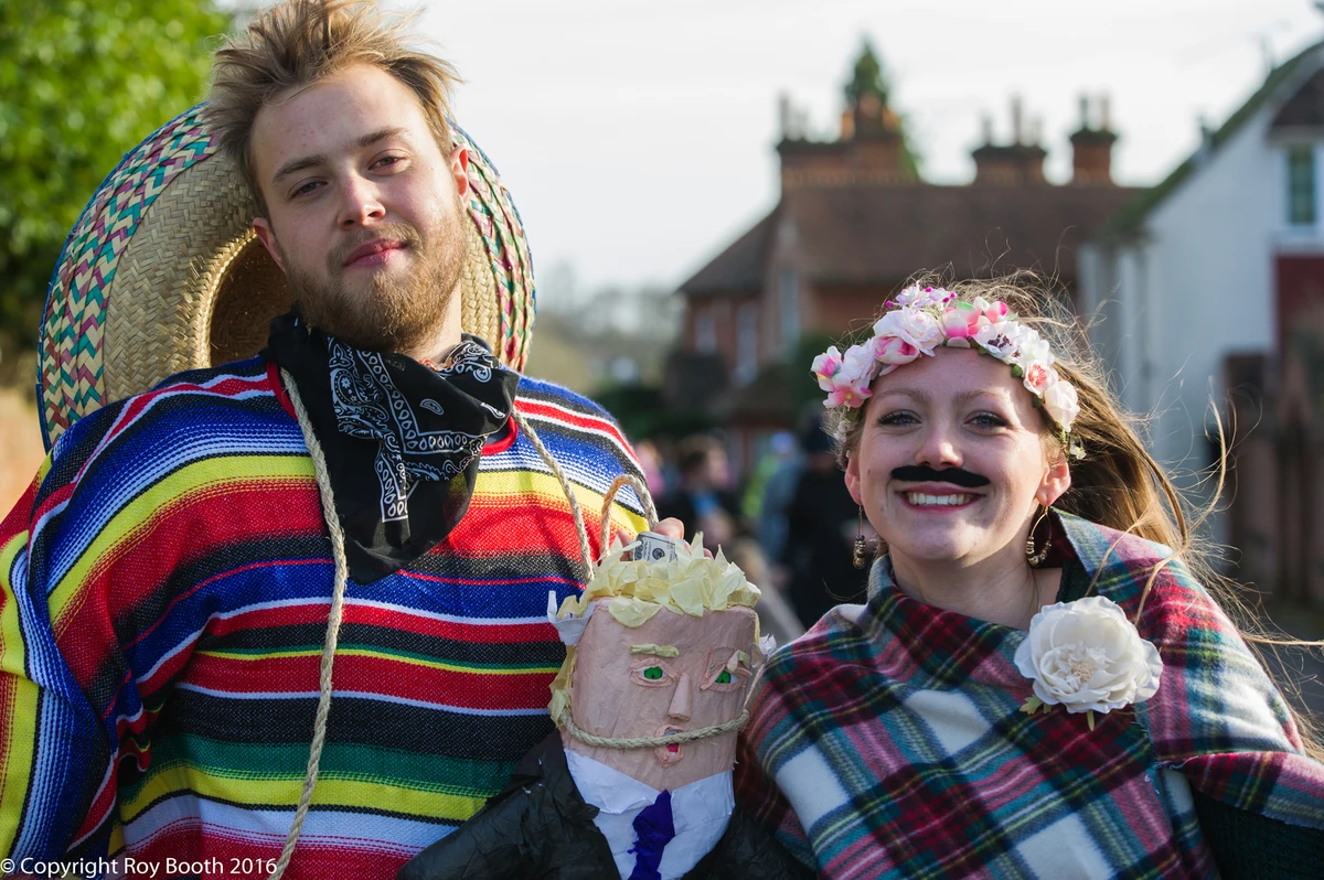 Photo 6 from the 2016 Windlesham Boxing Day Pram Race