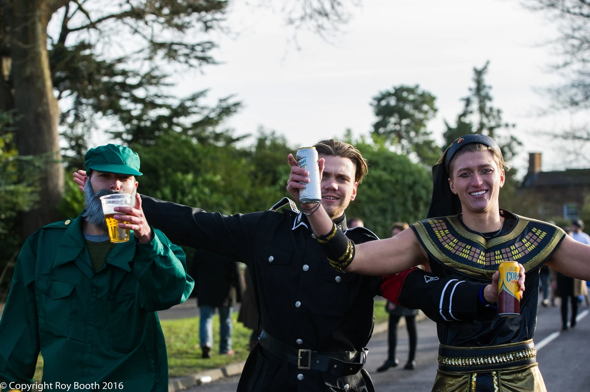 Photo 7 from the 2016 Windlesham Boxing Day Pram Race