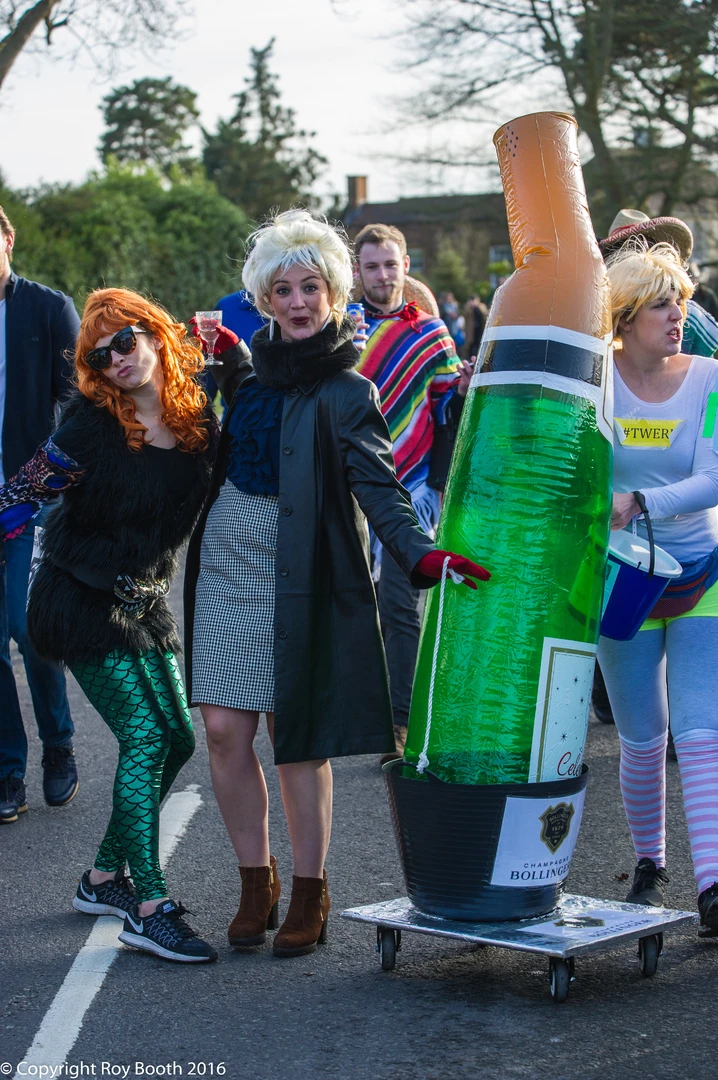 Photo 9 from the 2016 Windlesham Boxing Day Pram Race
