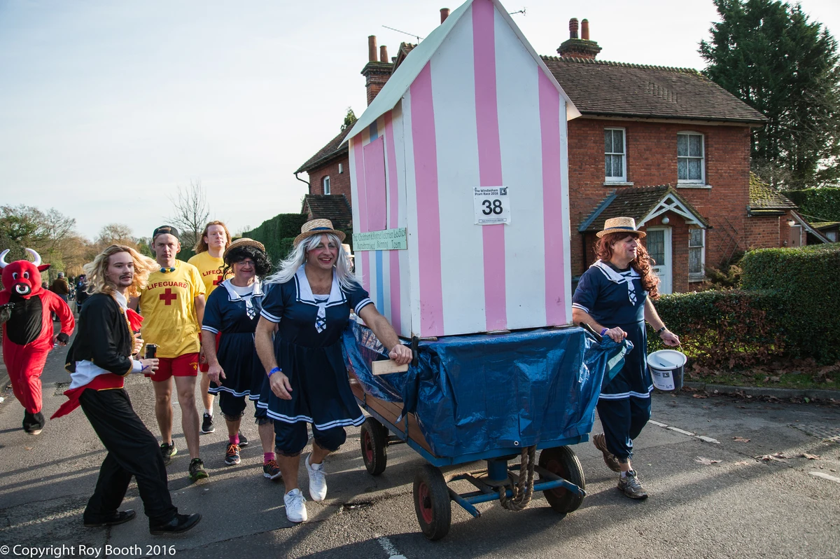 Photo 10 from the 2016 Windlesham Boxing Day Pram Race
