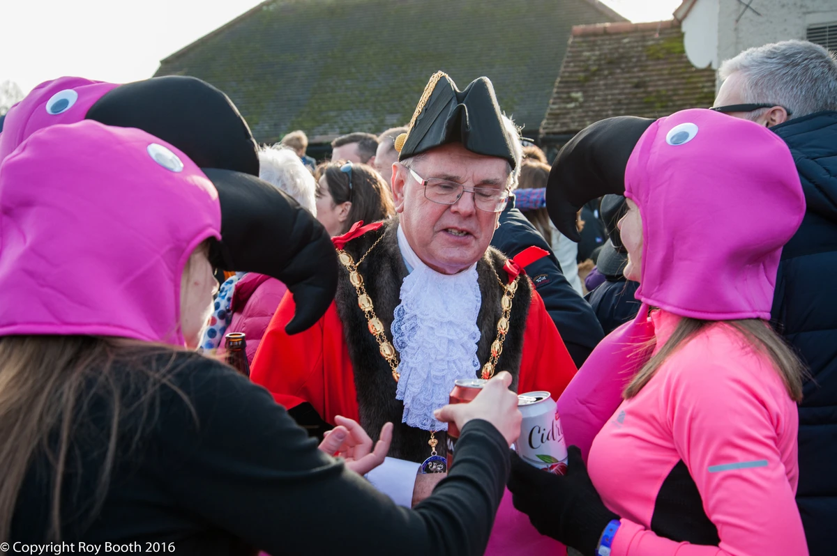 Photo 21 from the 2016 Windlesham Boxing Day Pram Race