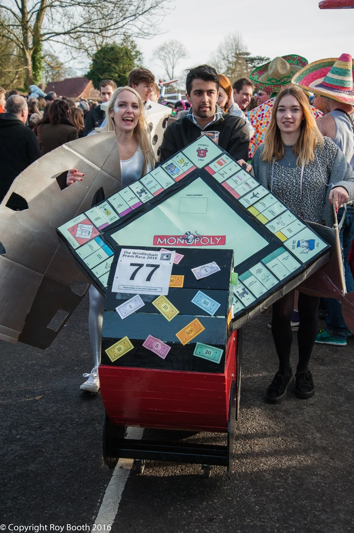 Photo 23 from the 2016 Windlesham Boxing Day Pram Race