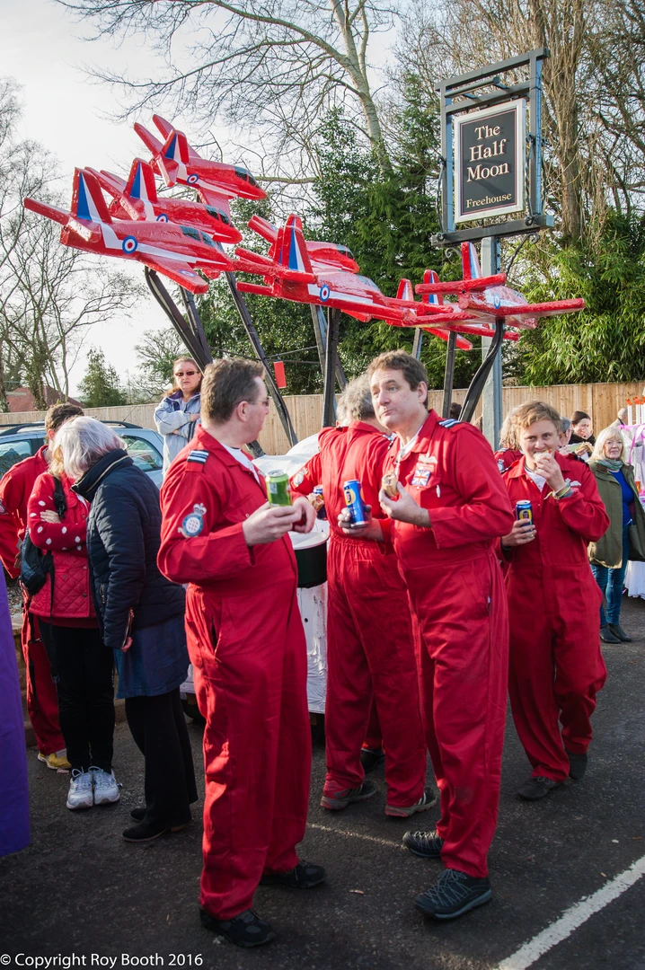 Photo 24 from the 2016 Windlesham Boxing Day Pram Race