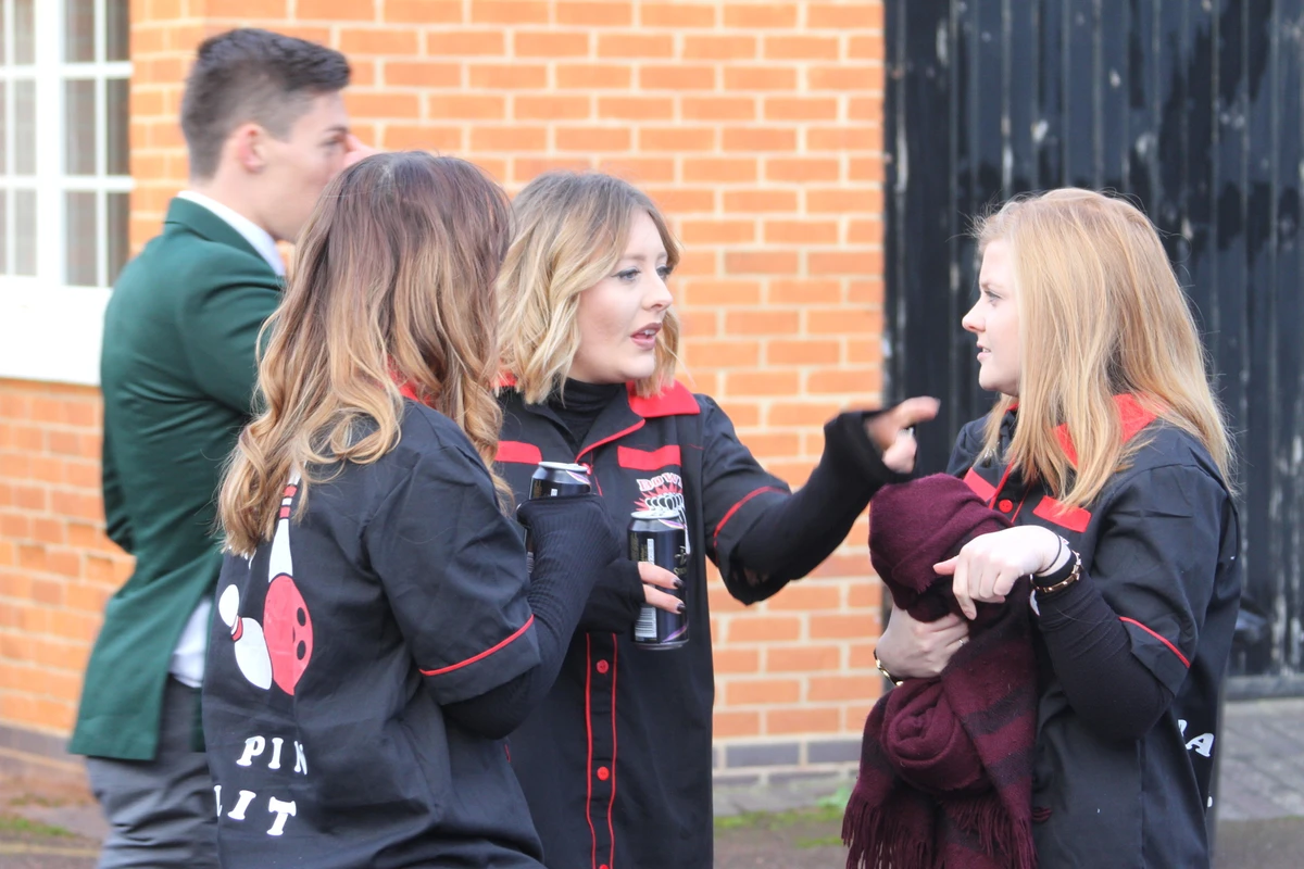 Photo 4 from the 2017 Windlesham Boxing Day Pram Race