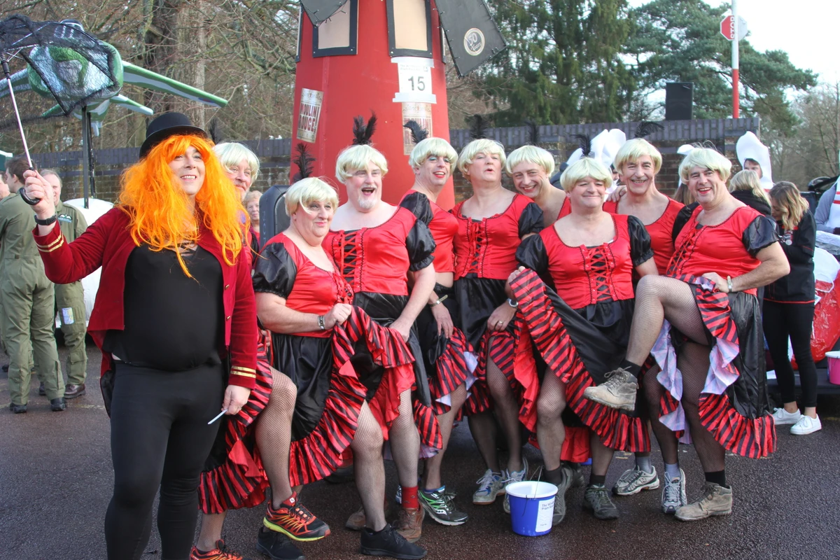Photo 19 from the 2017 Windlesham Boxing Day Pram Race