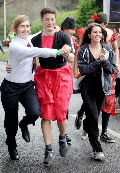Photo 2 from the 2018 Windlesham Boxing Day Pram Race
