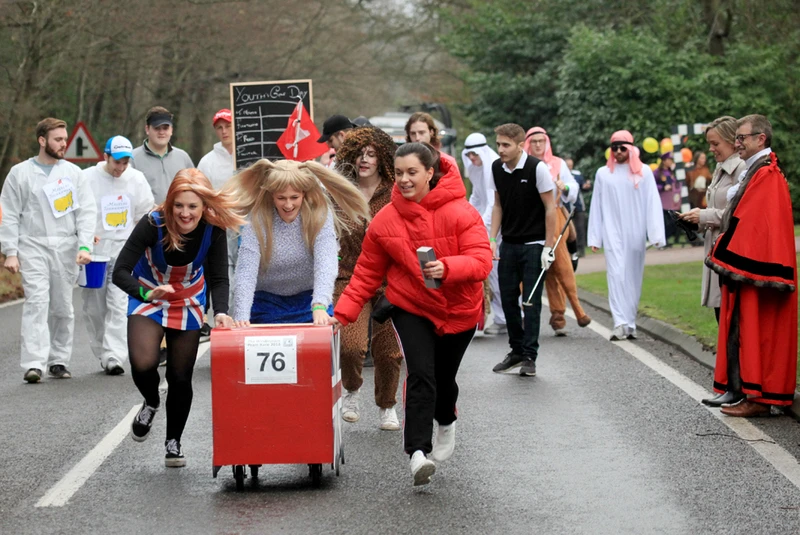 Photo 3 from the 2018 Windlesham Boxing Day Pram Race