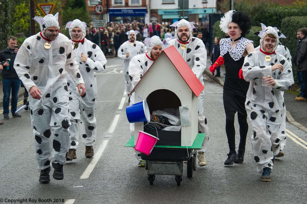 Photo 15 from the 2018 Windlesham Boxing Day Pram Race