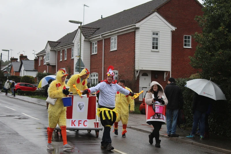 Photo 5 from the 2019 Windlesham Boxing Day Pram Race