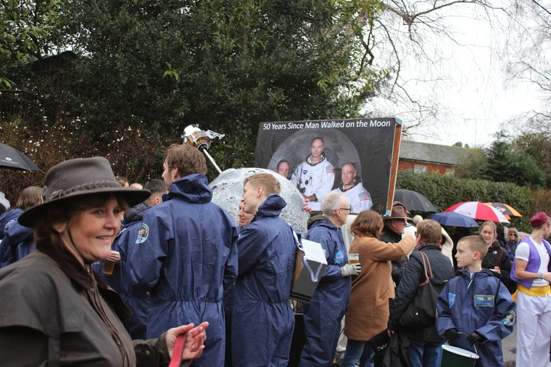 Photo 8 from the 2019 Windlesham Boxing Day Pram Race